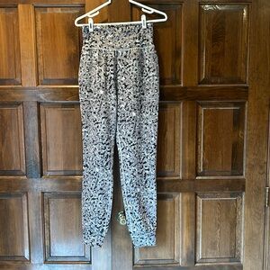 Athleta Salutation Printed Print Jogger Pant Size Small S Pants